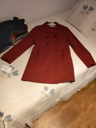 Abrigo rojo mujer