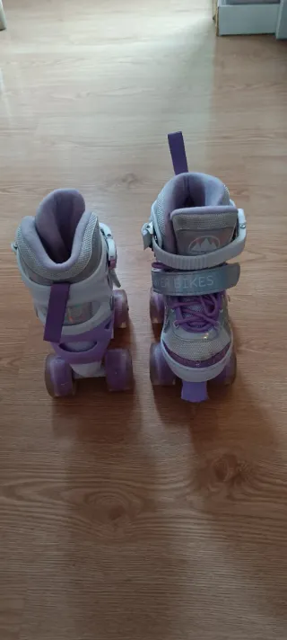 Patines niña 4 ruedas morados. Talla xs 23-26.
