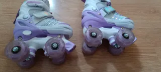 Patines niña 4 ruedas morados. Talla xs 23-26.