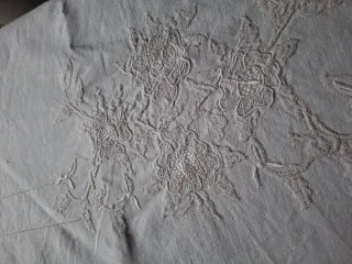 Tendone lino ricamato a mano