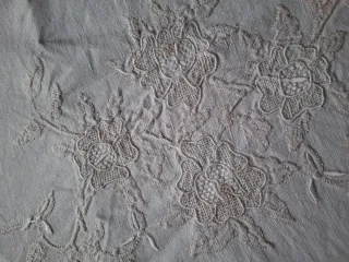 Tendone lino ricamato a mano