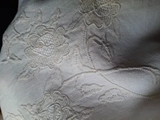 Tendone lino ricamato a mano