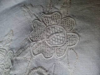 Tendone lino ricamato a mano
