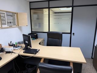 Mobiliario de oficina completo