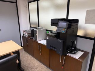 Mobiliario de oficina completo