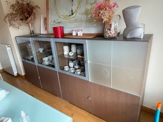 Mueble de salón almacenaje y vitrina wengué