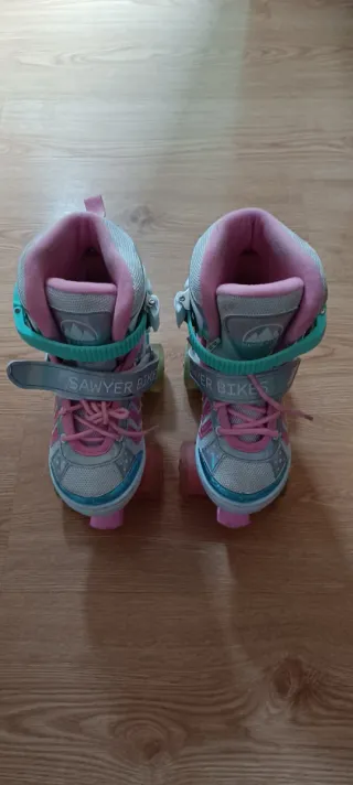 Patines 4 ruedas niña. Talla small. 27-30