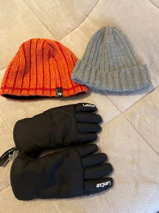 Lote guantes nieve y gorros