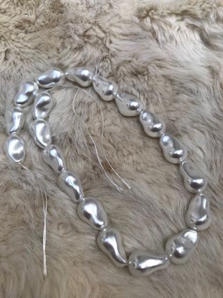 Perlas sintéticas irregulares