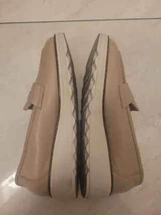 Mocasines de piel cómodos color beige