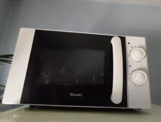 Microondas Bluesky Blanco y Negro