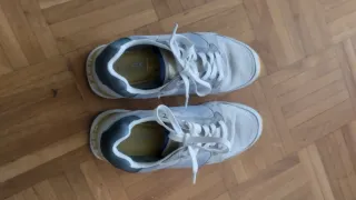 Zapatillas Hoff grises y blancas