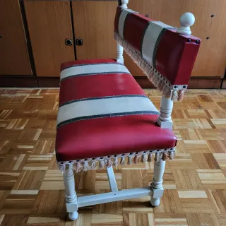 Banco tapizado imitación cuero rojo y blanco