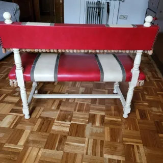 Banco tapizado imitación cuero rojo y blanco