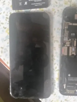 Vendo   un iPhone Pro Max roto y otro piezas