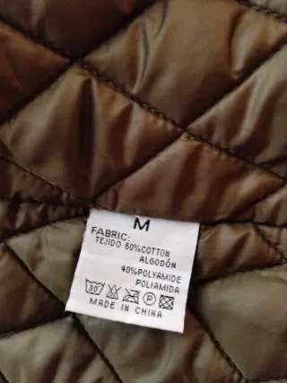 Abrigo verde militar con capucha