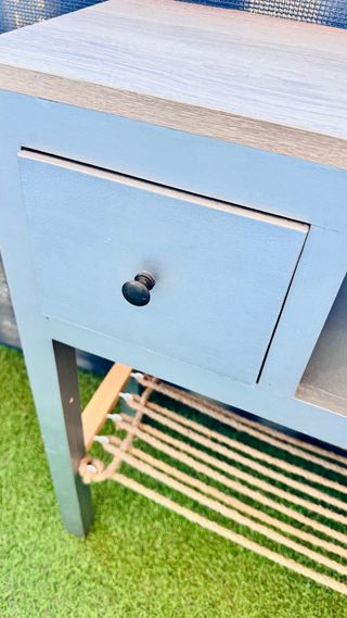 Mesa recibidor  elegante. Plateada y marrón