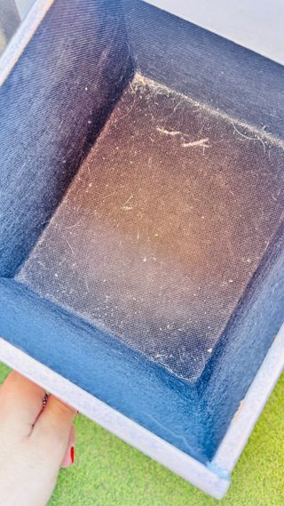 Mesa recibidor  elegante. Plateada y marrón