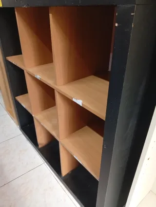 Estantería modular negra y madera