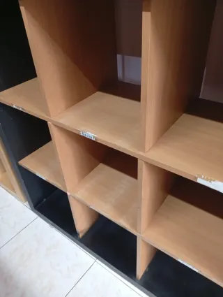 Estantería modular negra y madera