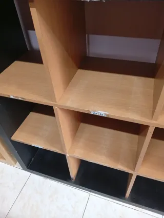 Estantería modular negra y madera