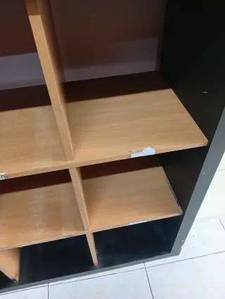 Estantería modular negra y madera