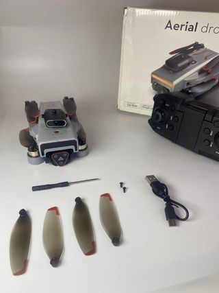 Dron Aerial Plateado con Cámara