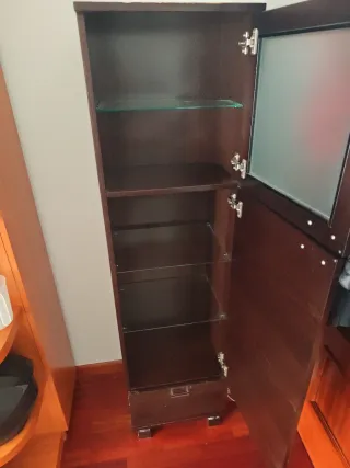 Armario estrecho madera y cristal