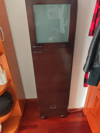 Armario estrecho madera y cristal