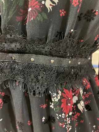 Vestido floral negro y rojo