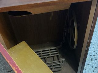 Máquina de coser antigua decorada. Gratis ya donad