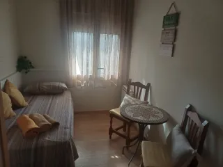 Alquiler de habitacion individual con baño.