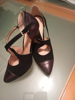 Zapatos de vestir Pitillos negros y dorados