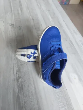 Botas fútbol sala Decathlon azules talla 28