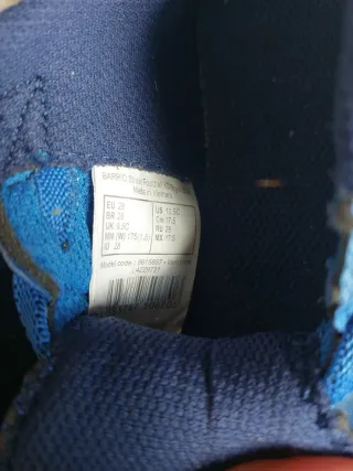 Botas fútbol sala Decathlon azules talla 28