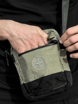 “NUEVO” el bolso de Stone Island - caqui