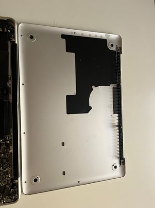 Apple MacBook Plata en condiciones aceptables.