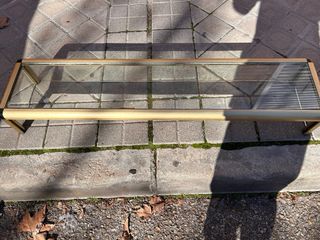 Vitrina de cristal y metal dorada