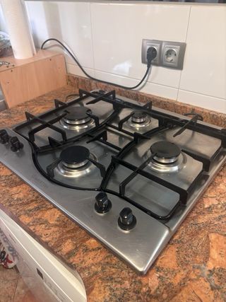 Placa de gas Ariston 4 fuegos 59x52 cm