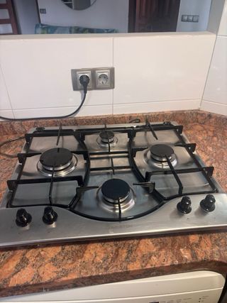 Placa de gas Ariston 4 fuegos 59x52 cm