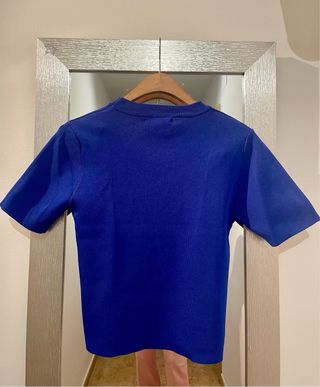 Top Kling azul con corazón cut out