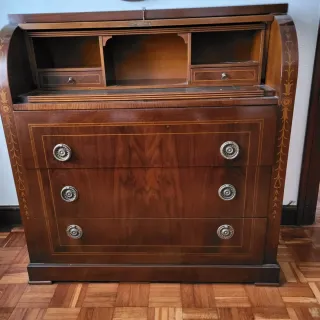 Mueble secreto madera tallada con llave