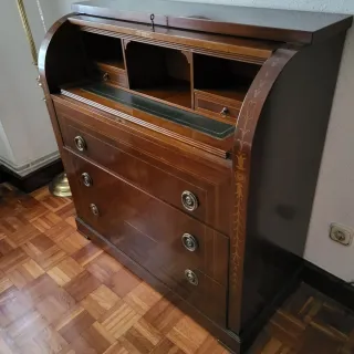 Mueble secreto madera tallada con llave