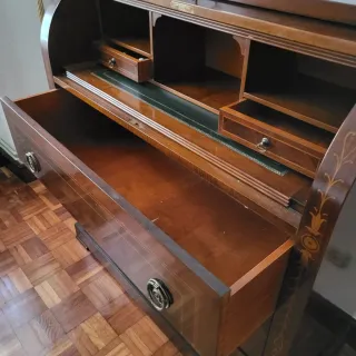Mueble secreto madera tallada con llave