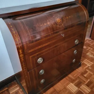 Mueble secreto madera tallada con llave