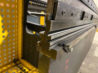 PLEGADORA HIDRAULICA AJIAL DE 3050X65 TN