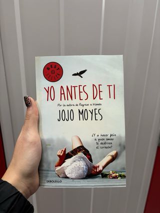 6 libros 5 de Isabel Allende y 1 de Jojo Vives