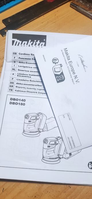 Lijadora Orbital Makita DBO180Z