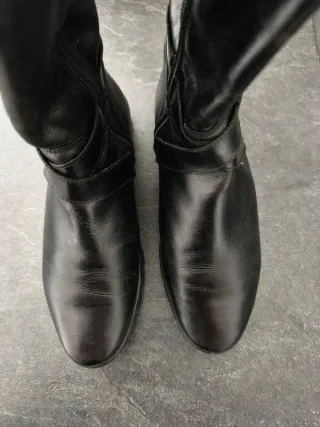 Botas de piel negras