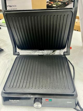 Parrilla Taurus Etna Inox 2200W